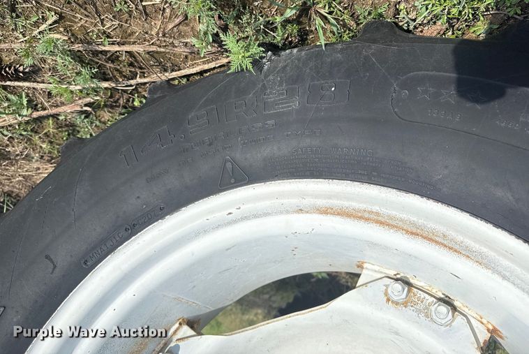 image for item DJ7780 New Holland 8260 MFWD tractor