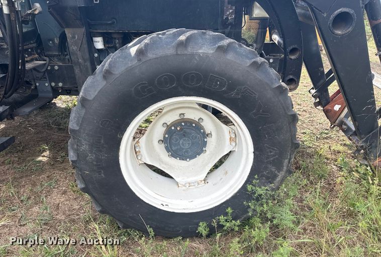 image for item DJ7780 New Holland 8260 MFWD tractor