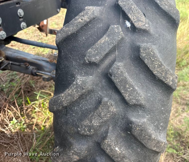 image for item DJ7780 New Holland 8260 MFWD tractor