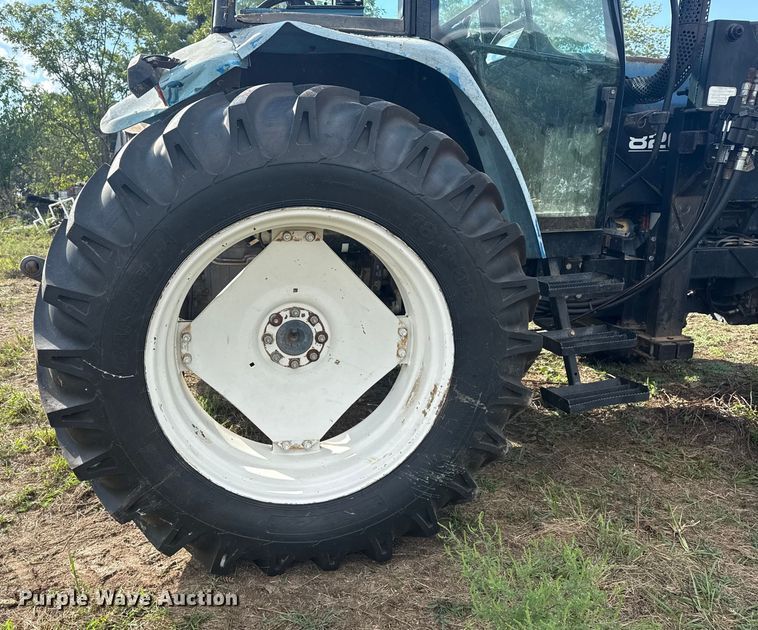 image for item DJ7780 New Holland 8260 MFWD tractor