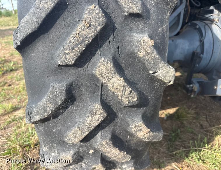 image for item DJ7780 New Holland 8260 MFWD tractor