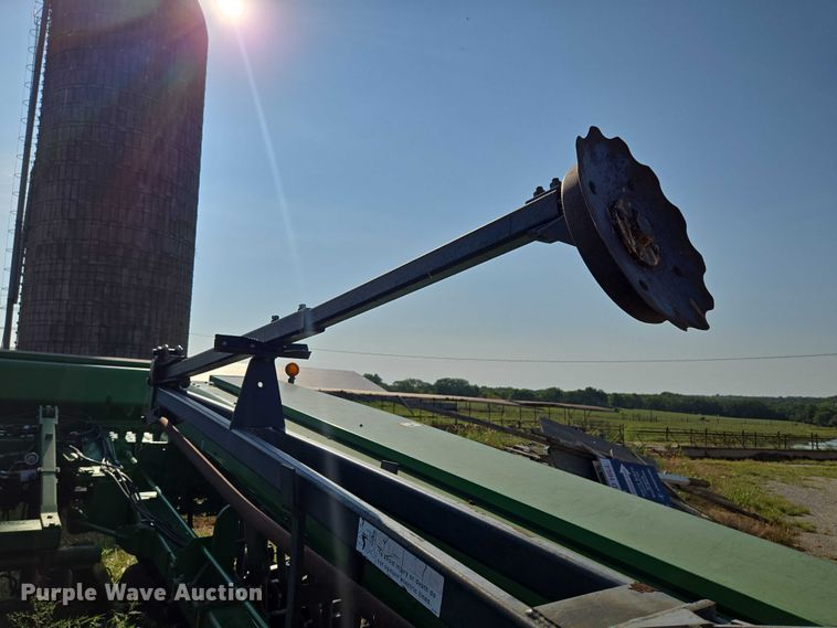 image for item DR2596 John Deere  455 grain drill