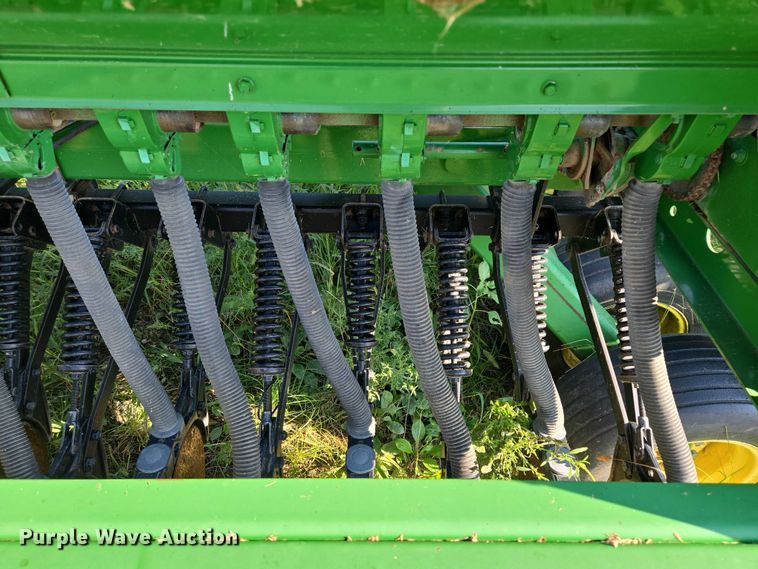 image for item DR2596 John Deere  455 grain drill