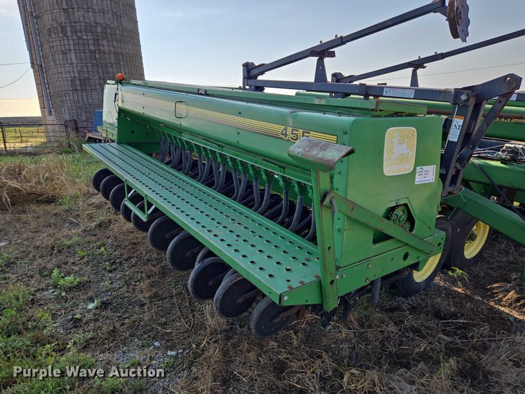 image for item DR2596 John Deere  455 grain drill