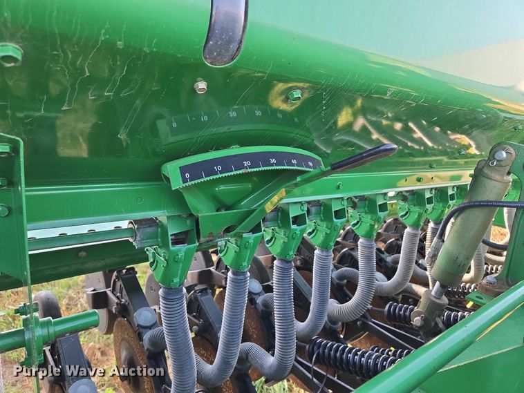 image for item DR2596 John Deere  455 grain drill