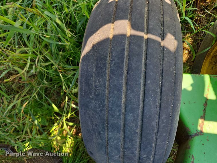 image for item DR2596 John Deere  455 grain drill