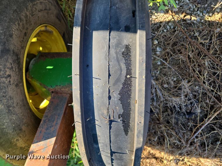 image for item DR2596 John Deere  455 grain drill