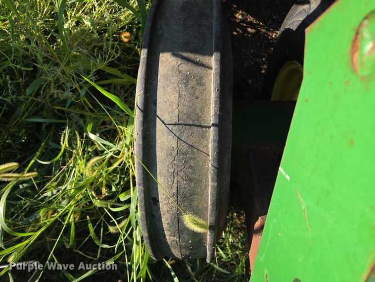 image for item DR2596 John Deere  455 grain drill