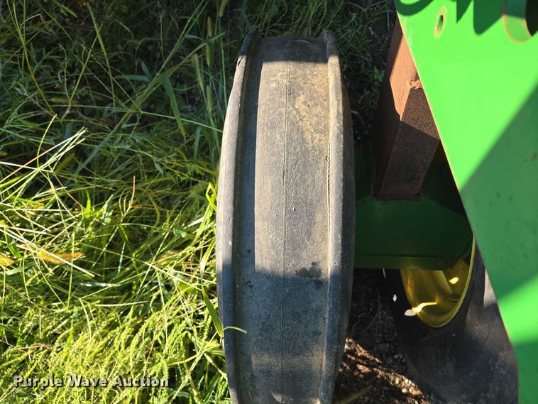 image for item DR2596 John Deere  455 grain drill