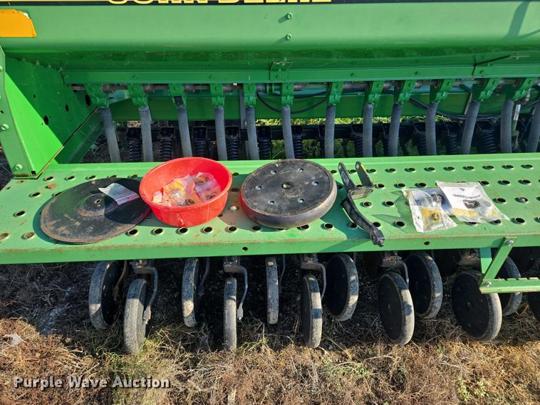 image for item DR2596 John Deere  455 grain drill