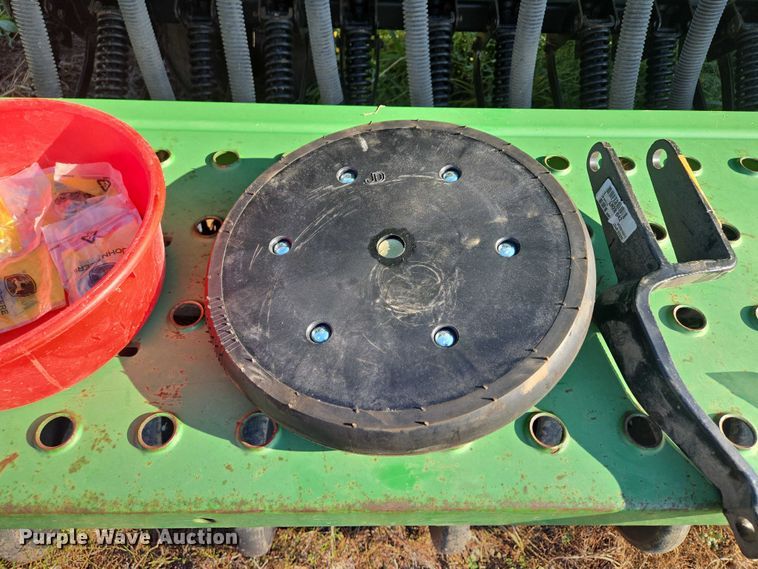 image for item DR2596 John Deere  455 grain drill