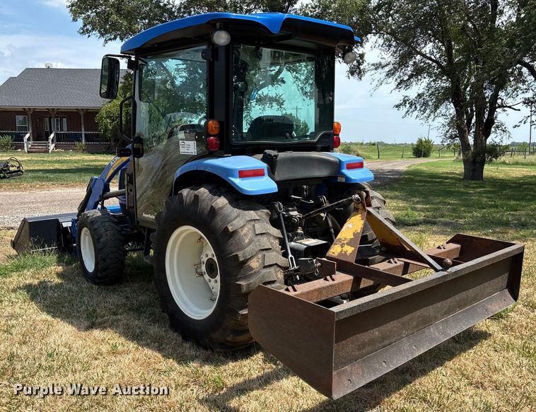 image for item DT3340 2013 New Holland Boomer 3040 MFWD tractor
