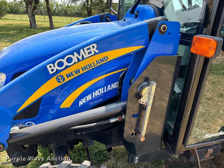 image for item DT3340 2013 New Holland Boomer 3040 MFWD tractor
