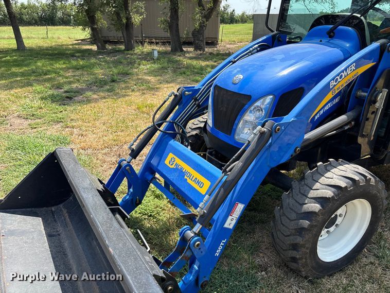 image for item DT3340 2013 New Holland Boomer 3040 MFWD tractor