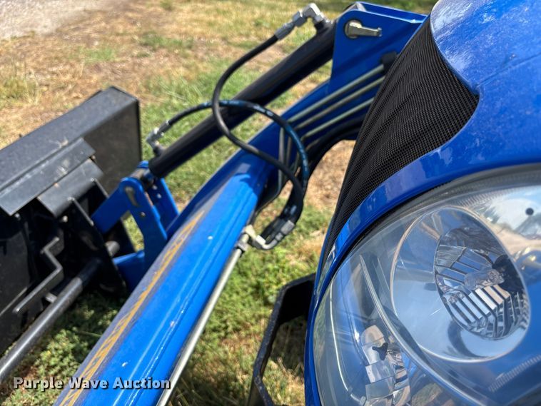 image for item DT3340 2013 New Holland Boomer 3040 MFWD tractor