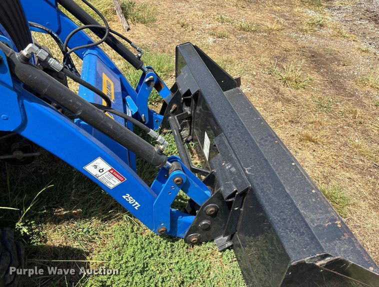 image for item DT3340 2013 New Holland Boomer 3040 MFWD tractor