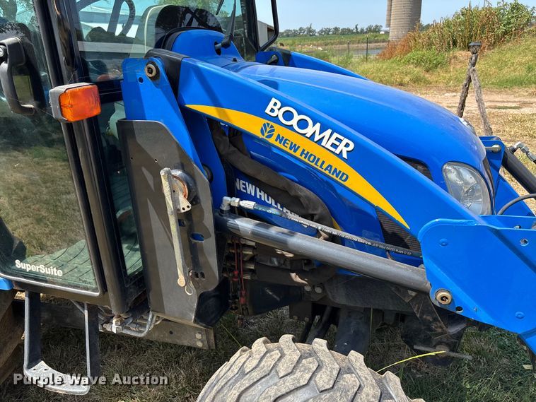 image for item DT3340 2013 New Holland Boomer 3040 MFWD tractor