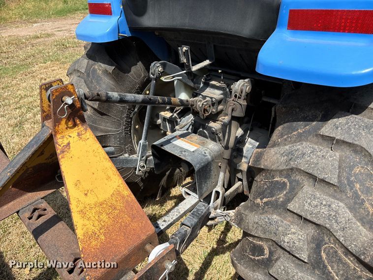 image for item DT3340 2013 New Holland Boomer 3040 MFWD tractor