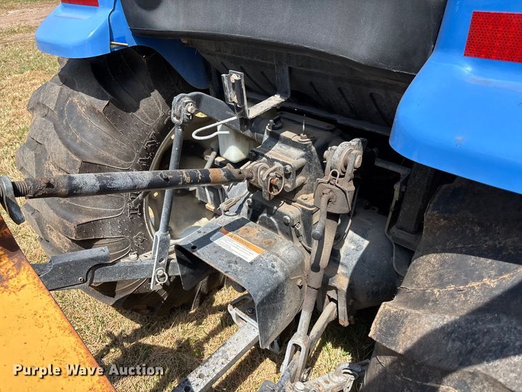 image for item DT3340 2013 New Holland Boomer 3040 MFWD tractor