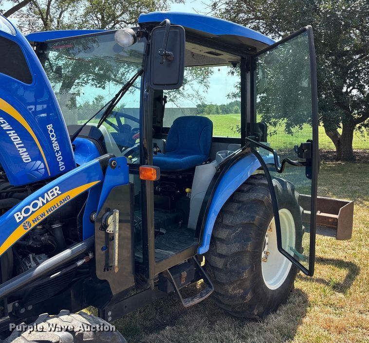 image for item DT3340 2013 New Holland Boomer 3040 MFWD tractor