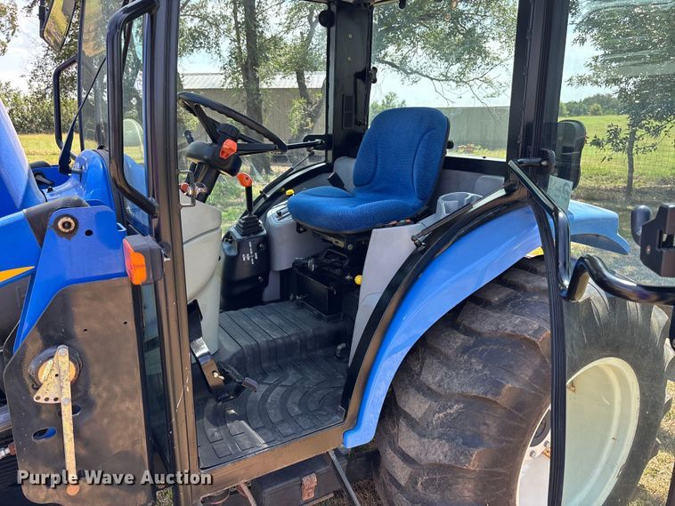 image for item DT3340 2013 New Holland Boomer 3040 MFWD tractor