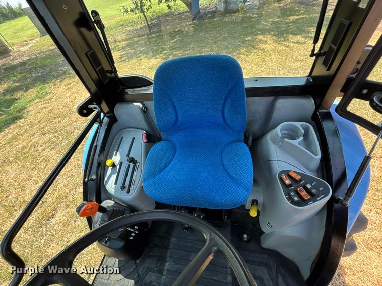 image for item DT3340 2013 New Holland Boomer 3040 MFWD tractor