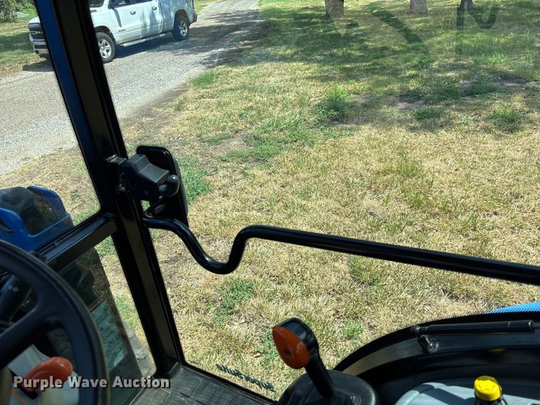 image for item DT3340 2013 New Holland Boomer 3040 MFWD tractor