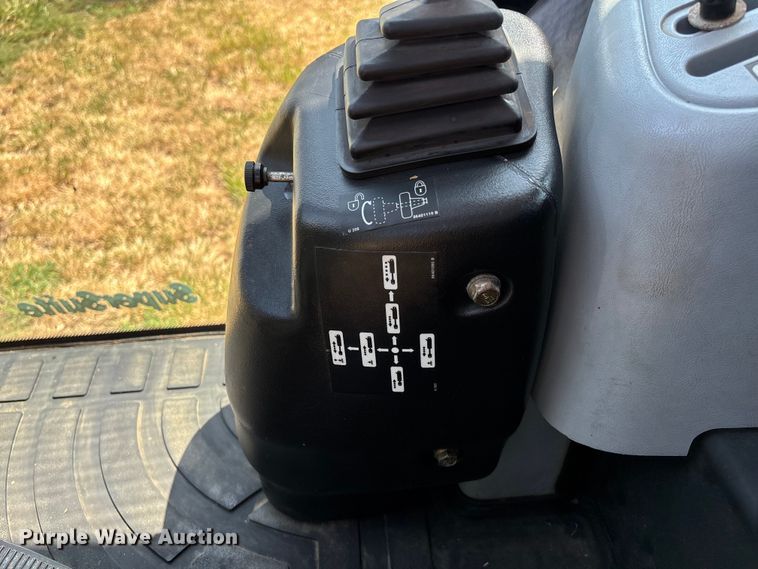 image for item DT3340 2013 New Holland Boomer 3040 MFWD tractor