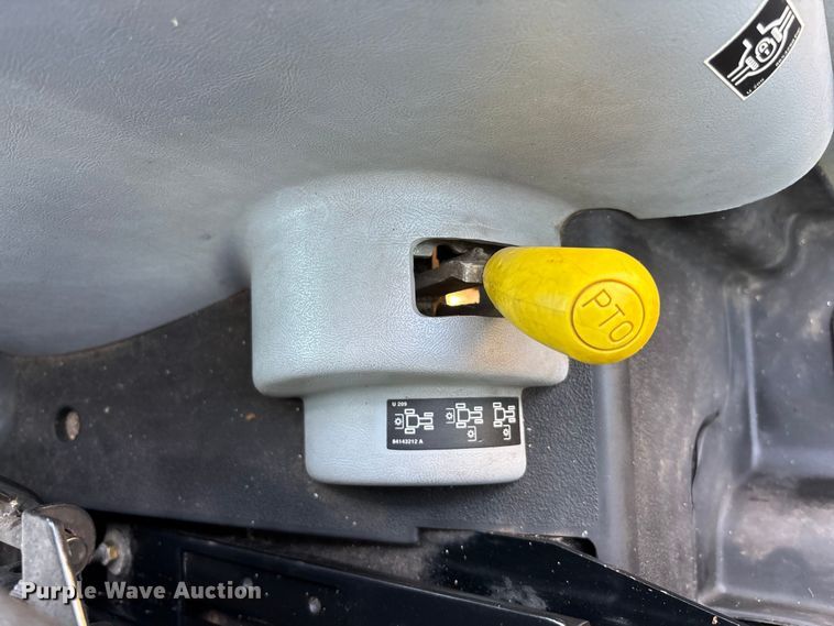 image for item DT3340 2013 New Holland Boomer 3040 MFWD tractor