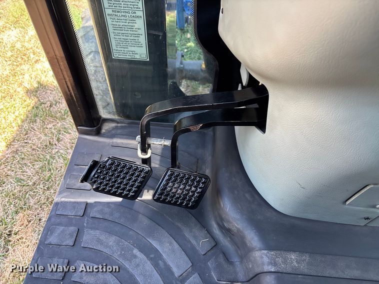 image for item DT3340 2013 New Holland Boomer 3040 MFWD tractor