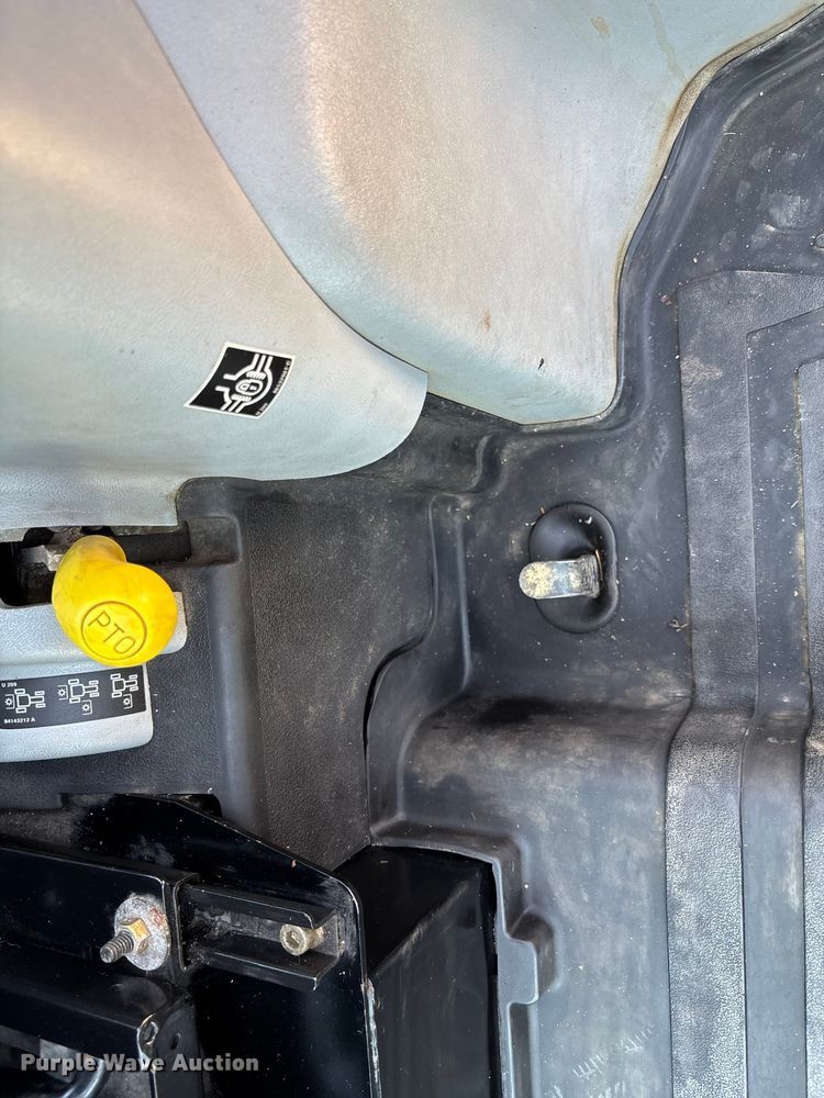 image for item DT3340 2013 New Holland Boomer 3040 MFWD tractor