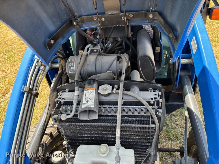 image for item DT3340 2013 New Holland Boomer 3040 MFWD tractor