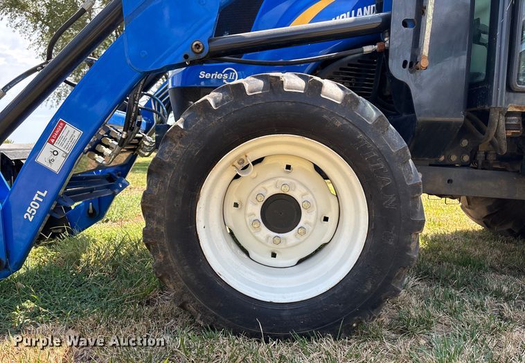 image for item DT3340 2013 New Holland Boomer 3040 MFWD tractor