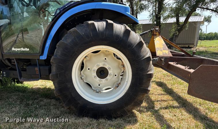 image for item DT3340 2013 New Holland Boomer 3040 MFWD tractor