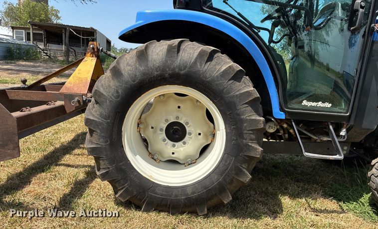 image for item DT3340 2013 New Holland Boomer 3040 MFWD tractor