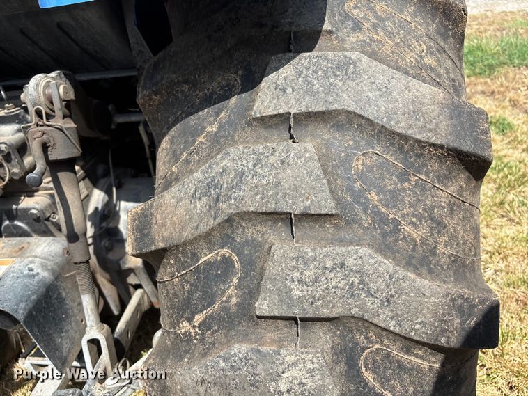 image for item DT3340 2013 New Holland Boomer 3040 MFWD tractor