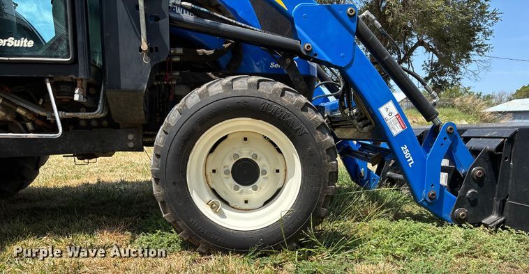 image for item DT3340 2013 New Holland Boomer 3040 MFWD tractor