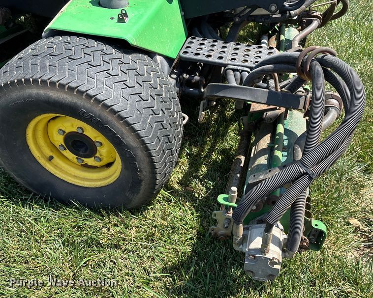 image for item DT3341 John Deere 3215B reel mower