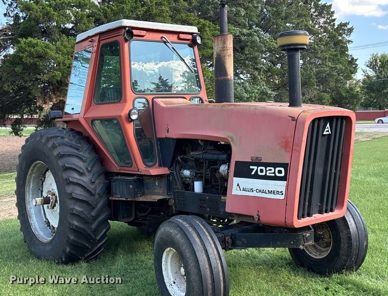 image for item DT3418 Allis Chalmers 7020 tractor