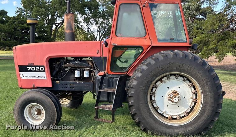 image for item DT3418 Allis Chalmers 7020 tractor