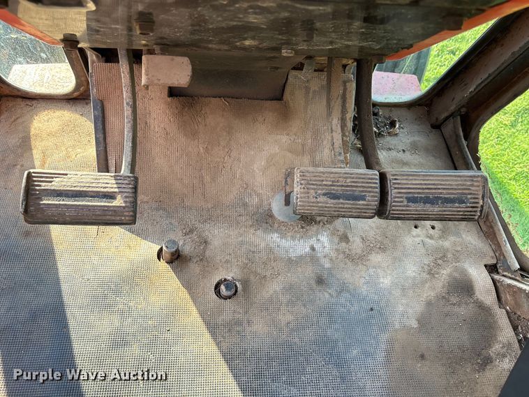 image for item DT3418 Allis Chalmers 7020 tractor