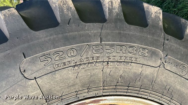 image for item DT3418 Allis Chalmers 7020 tractor