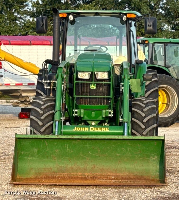 image for item DW6606 2019 John Deere 6105E MFWD tractor