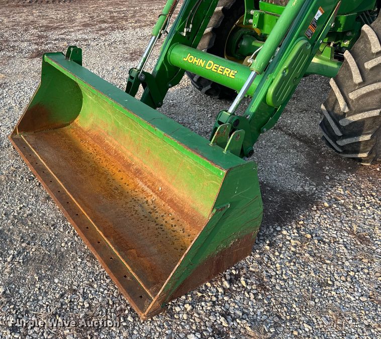 image for item DW6606 2019 John Deere 6105E MFWD tractor