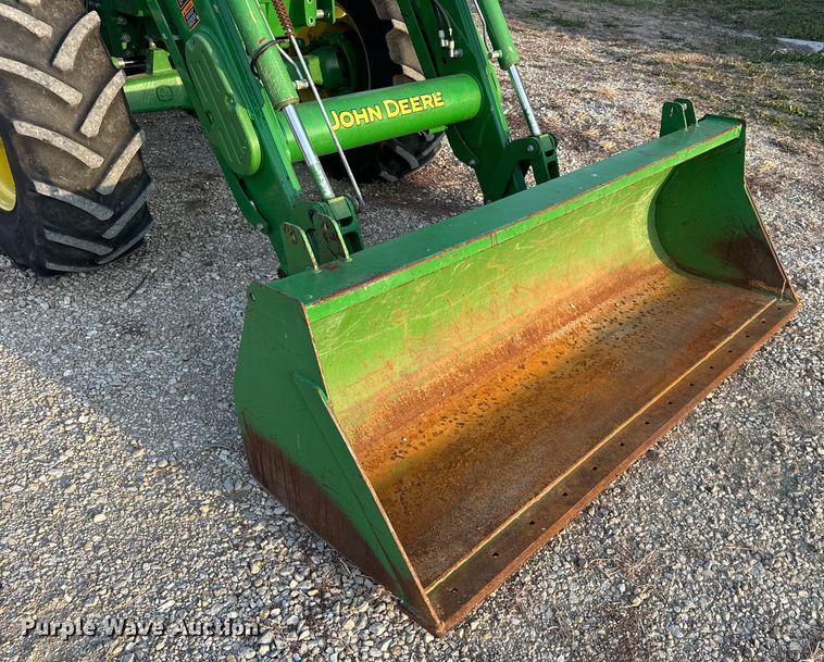 image for item DW6606 2019 John Deere 6105E MFWD tractor