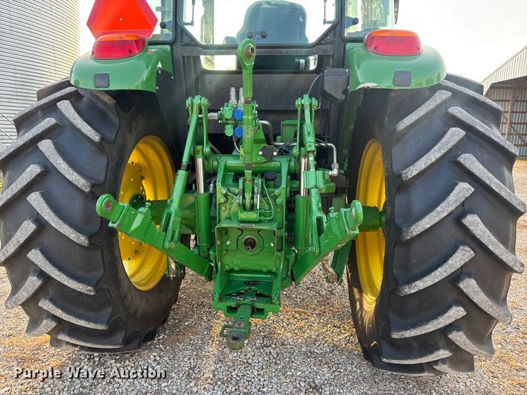 image for item DW6606 2019 John Deere 6105E MFWD tractor