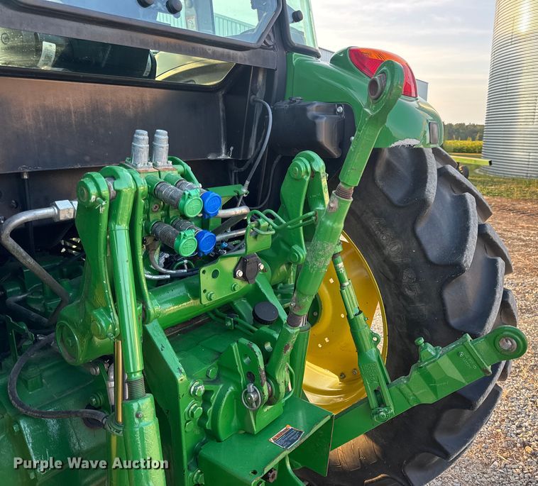 image for item DW6606 2019 John Deere 6105E MFWD tractor