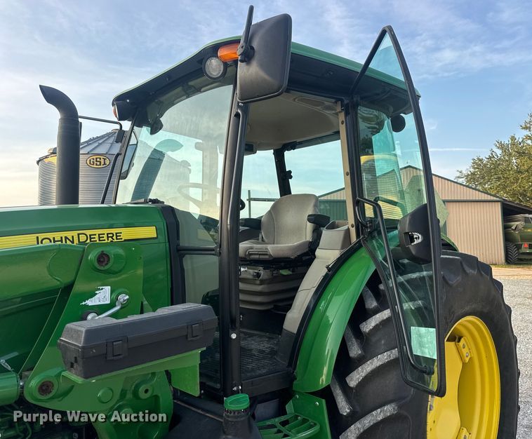 image for item DW6606 2019 John Deere 6105E MFWD tractor