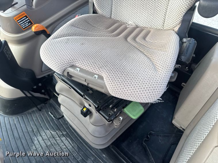 image for item DW6606 2019 John Deere 6105E MFWD tractor