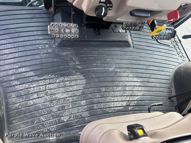 image for item DW6606 2019 John Deere 6105E MFWD tractor